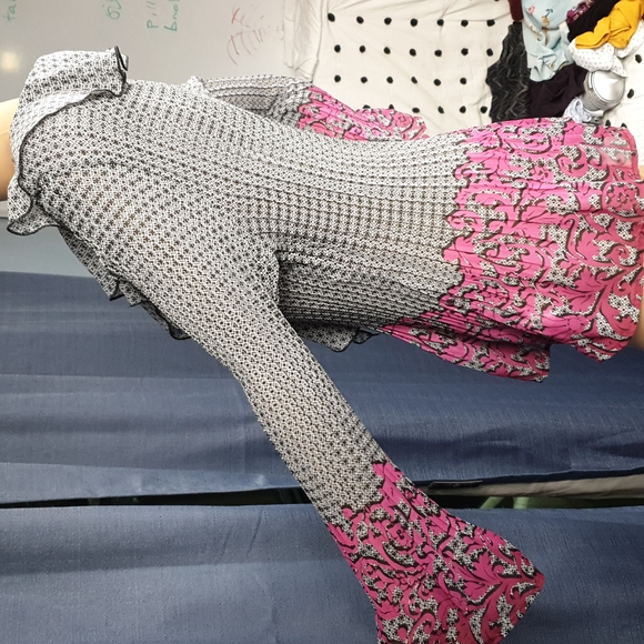 Fun bell-sleeve Button-Down blouse - Picture 13 of 13